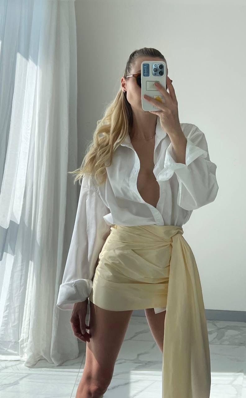 Skirt with a long plume