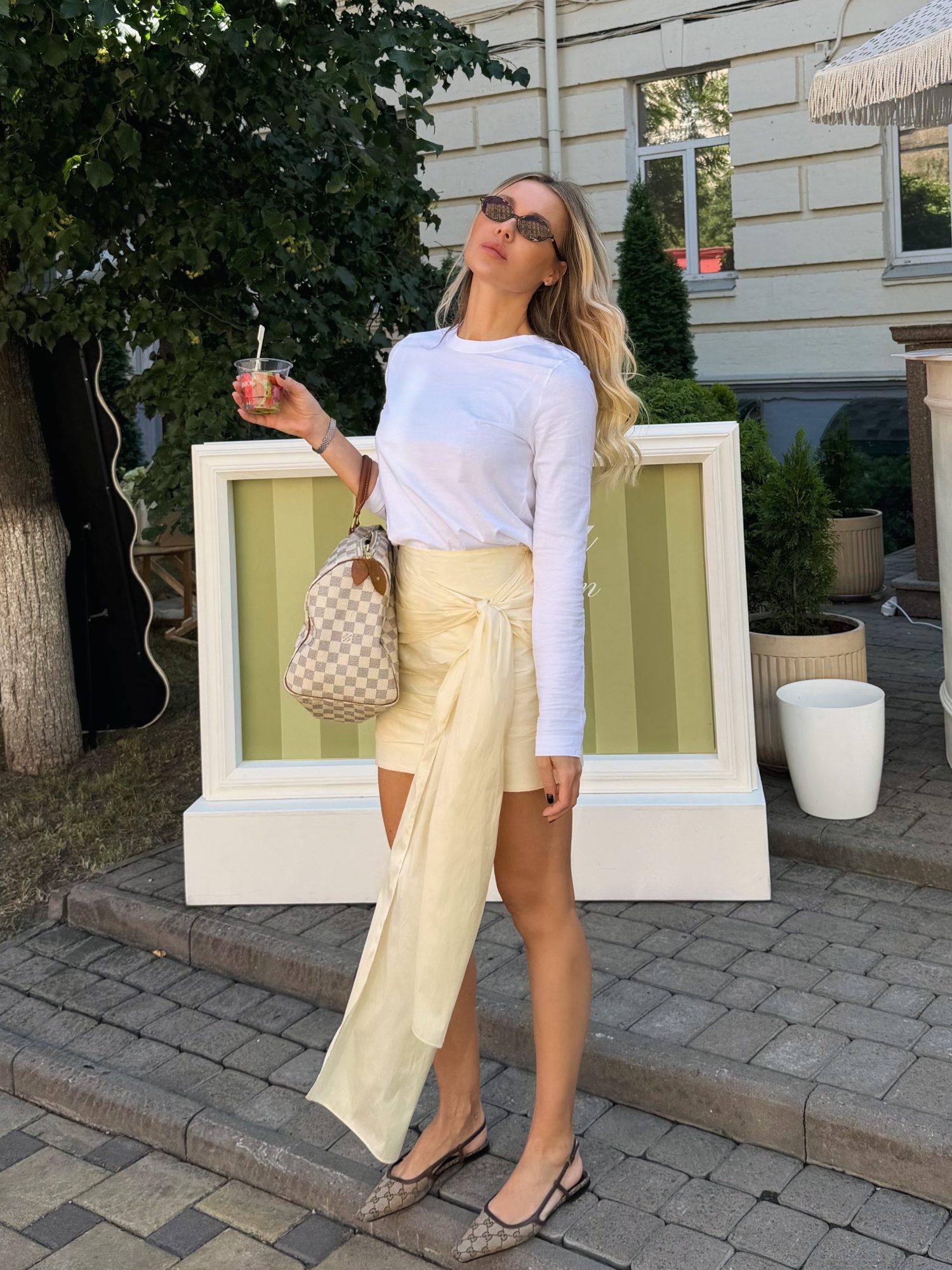 Skirt with a long plume