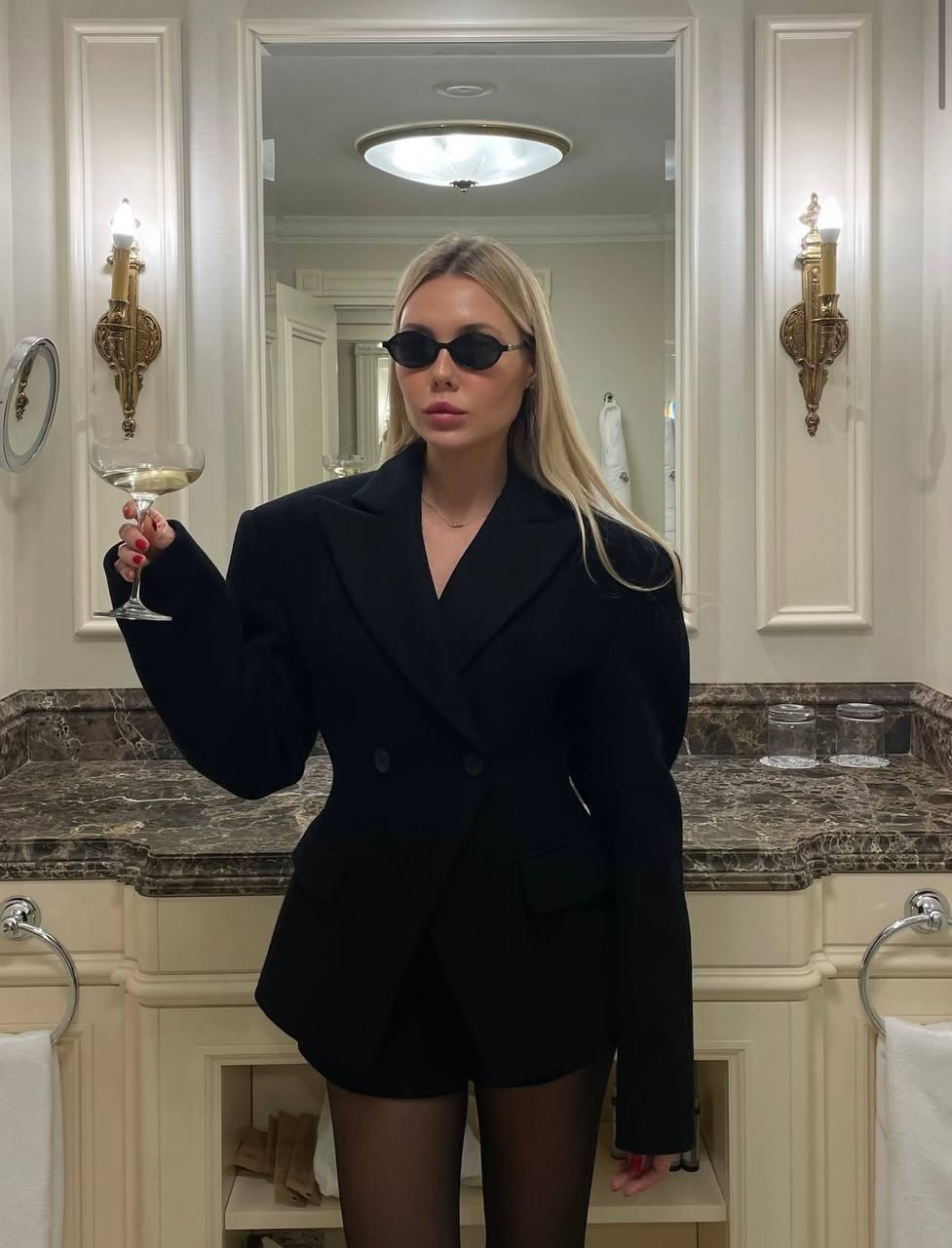 Jacket Jackie - Image 4